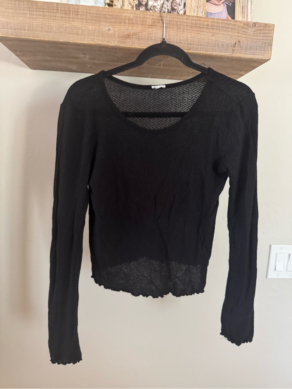 Women’s Black Long-Sleeve Lightweight Knit Top